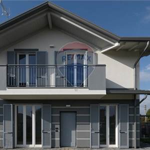 Terraced house в продажа для Cadorago